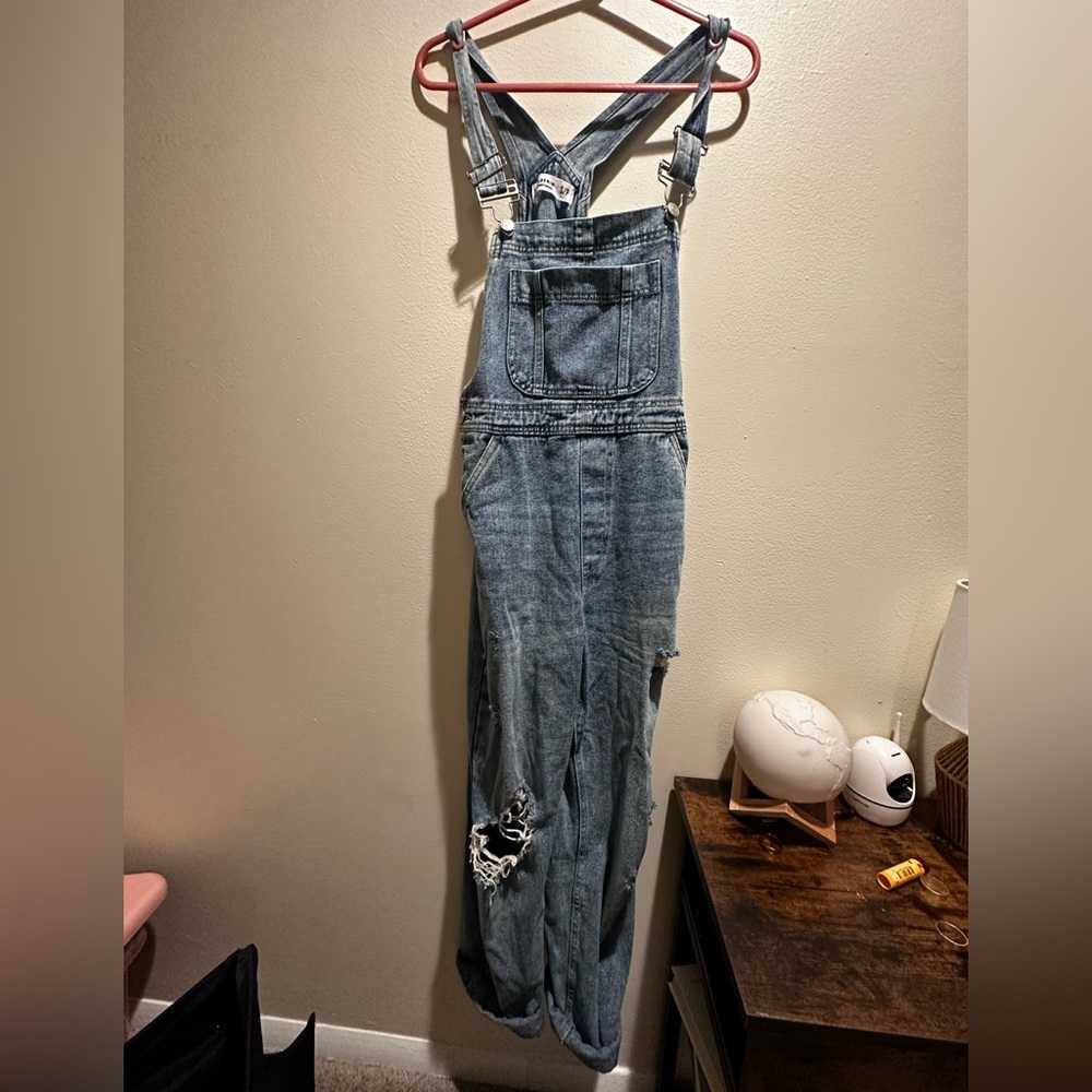 Baggy distressed overalls
